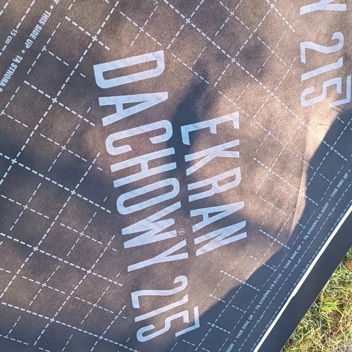 ekran dachowy 215